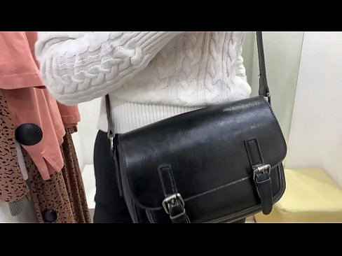 ❤️ Мастурбатсияи оммавии зани ҷавон ФералБерри бо дилдо дар утоқи мувофиқ ️ Шлюсҳо дар мо